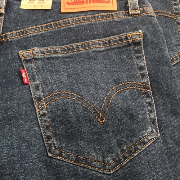 Levi’s  women’s high rise jean shorts Chelsea - Picture 7 of 10